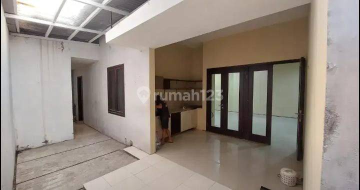 Rumah Baru Renovasi Lokasi Strategis di Singgasana Pradana 2