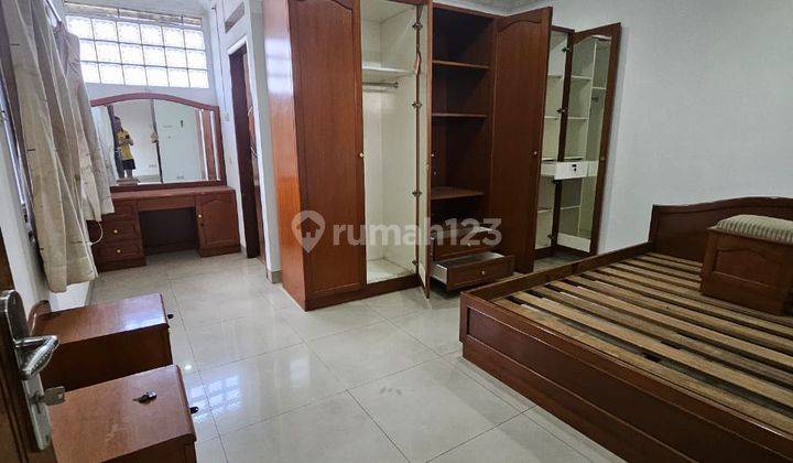 Disewakan Rumah Besar Cocok untuk Kantor di Batununggal 2