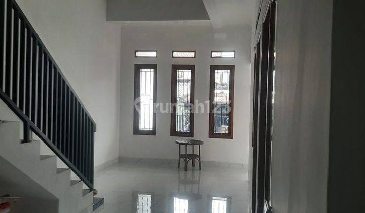 Disewakan Rumah baru 2 lt Minimalis Akses 1 Mobil di Sarijadi 1