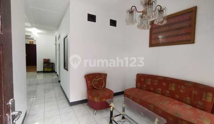 For Rent: 2-story house suitable for boarding and office in Sukaluyu-Cikutra, Bandung.