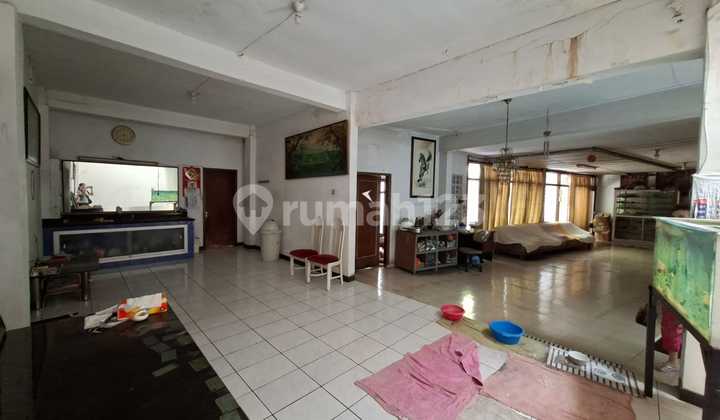 Dijual Rumah Lokasi Strategis di Gatot Subroto Bandung