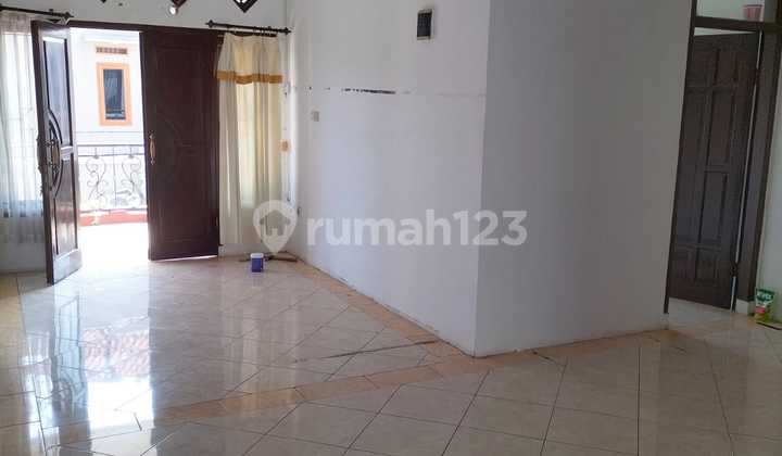 For Rent: 2-Story House, Clean and Tidy, in Margahayu Raya For Rent: 2-Story House, Clean and Tidy, in Margahayu Raya