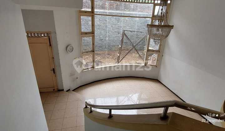 Disewakan Rumah Cocok Untuk Tempat Tinggal & Kantor di Sayap Suryasumantri 2