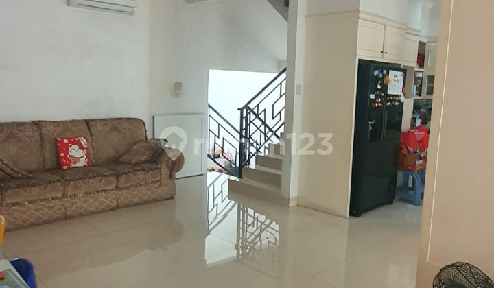 Dijual Rumah di Akasia, PIK