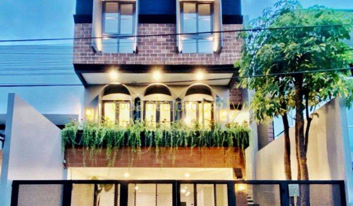 Minimalis Cantik Dengan Swimming Pool Rooftop Garden 1