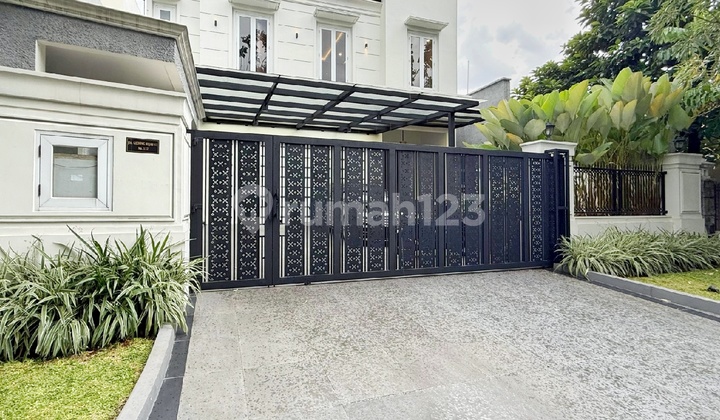 Rumah Cantik Area Tenang Jalan Lebar dengan Kolam Renang