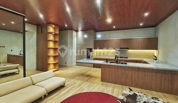 Rumah Bagus 2 Lantai Furnished Dekat ke Mall