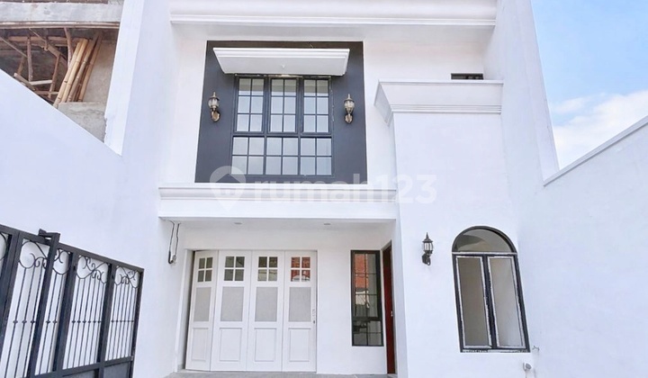 New Modern Classic 3 Floors with Rooftop New Modern Classic 3 Floors with Rooftop