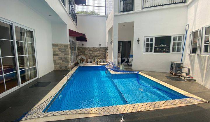 Rumah mewah 3 lantai, ada swim pool, lap basket, ruang gym, music di Sutera Telaga Biru, Alam Sutera, Tangerang 1