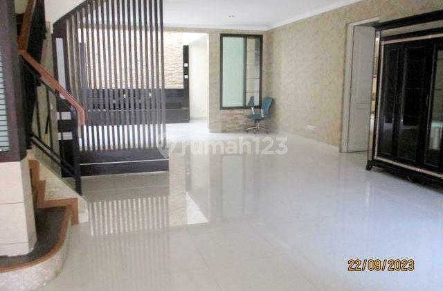 Rumah bagus 2 lantai semi furnish di Taman Provence, BSD City 2