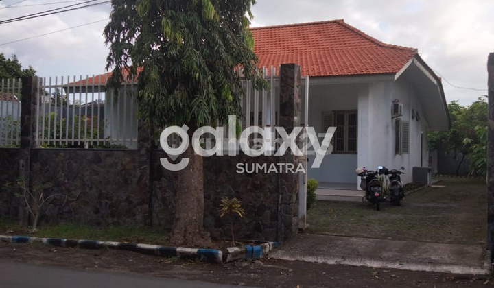 Rumah Bagus di Jl. Jenderal Sudirman, Banyuwangi 1