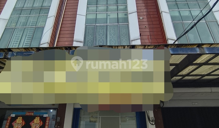 Ruko Komersial 4 Lantai Cocok untuk Usaha dan Tinggal Parkiran Luas