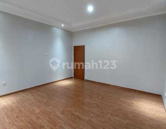 Rumah Siap Huni 3 Lantai Semi Furnished Di Taman Ratu Jakbar 2