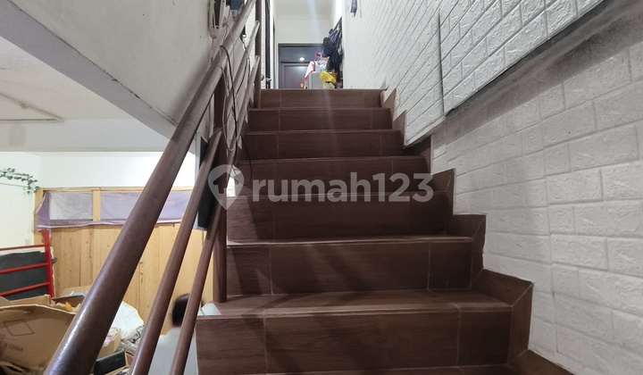 Rumah Siap Huni di Jelambar 3 Lantai Cocok untuk Tinggal dan Usaha 2