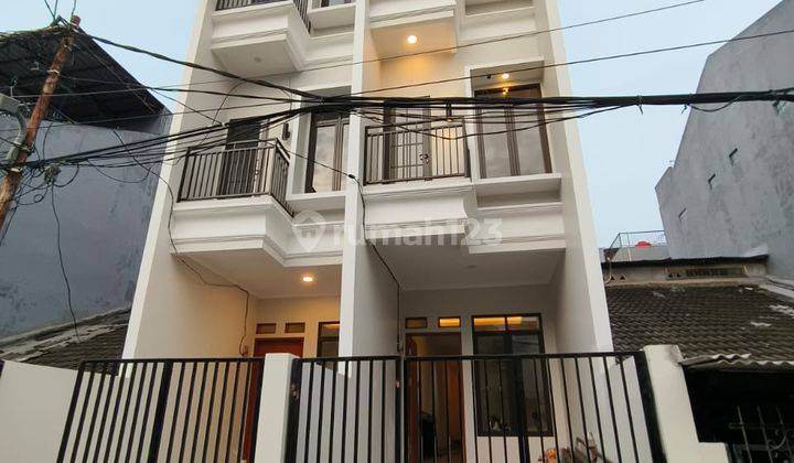 **1 Unit Rumah Baru 3 Lantai Di Taman Cosmos Kedoya Jakbar** 1