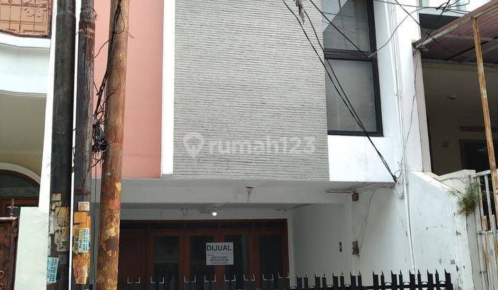 ** Rumah Siap Huni 2 Lantai di Tanjung Duren Akses 2 Mobil** 2