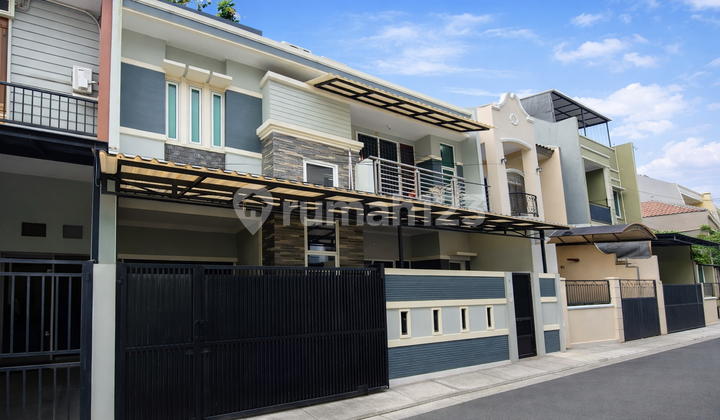 3-Story Semi-Furnished Ready-to-Live House in Tomang