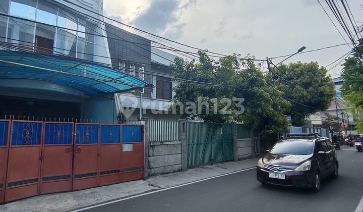 3-Story Commercial Building in Tomang Suitable for Office Business and Living 2