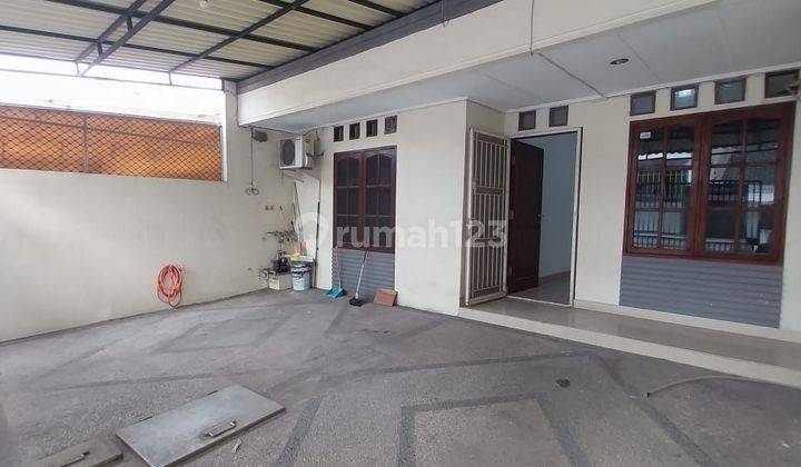 **rumah 2 Lantai Shm Sudah Renovasi Utara Taman Kota Jakbar** 2