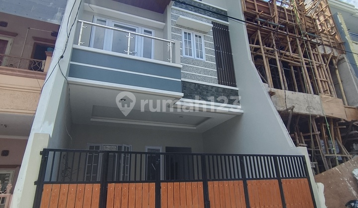 Rumah Baru 3.5 Lantai di Tomang Lebar 6 Panjang 15