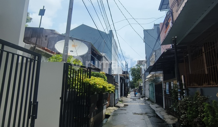 New 3-Story House, 1 Unit Left in Duri Kepa 2