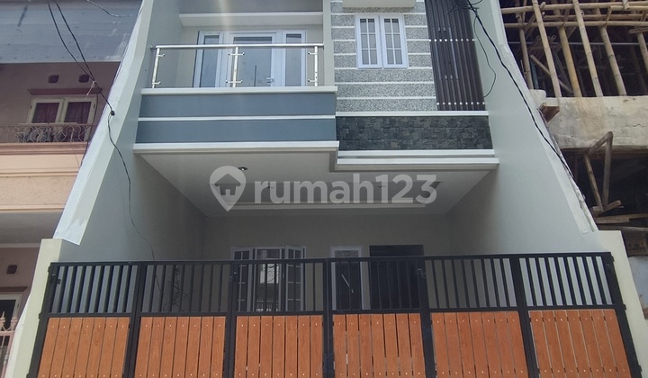 New 3.5-Storey House in Tomang, Width 6 Length 15 2