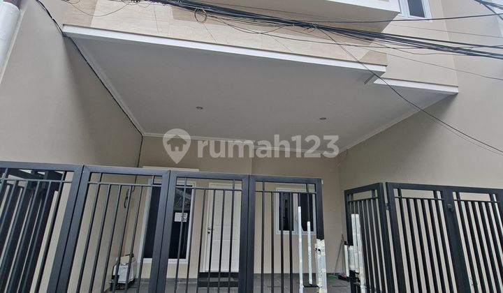 Rumah Baru 2 Lantai Lokasi Strategis di Tengah2 Perkotaan Rumah Baru 2 Lantai Lokasi Strategis di Tengah2 Perkotaan
