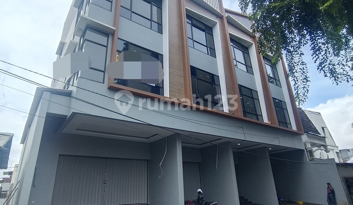 Ruko 3 Lantai di Taman Ratu Cocok untuk Usaha dan Tinggal Jalur 1 Arah