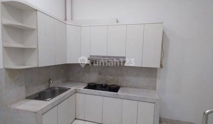 **rumah 4 Lantai Cocok Untuk Kost2an Letak Di Tengah2 Kota** 2