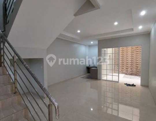 Rumah Siap Huni 3 Lantai Semi Furnished Di Taman Ratu Jakbar 1