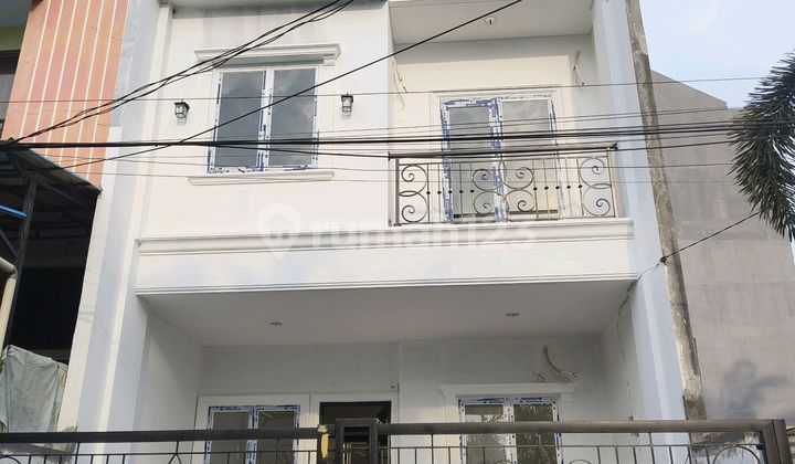 Rumah Facade Neo Klasik Minimalis Style 3 Lantai Cocok untuk Keluarga di Duri Kepa Rumah Facade Neo Klasik Minimalis Style 3 Lantai Cocok untuk Keluarga di Duri Kepa