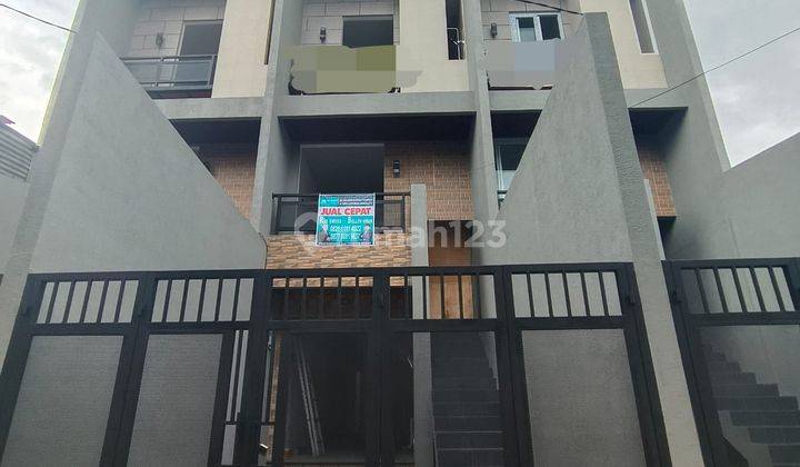 **2 Unit Rumah Baru Duri Kepa Jakbar** 1