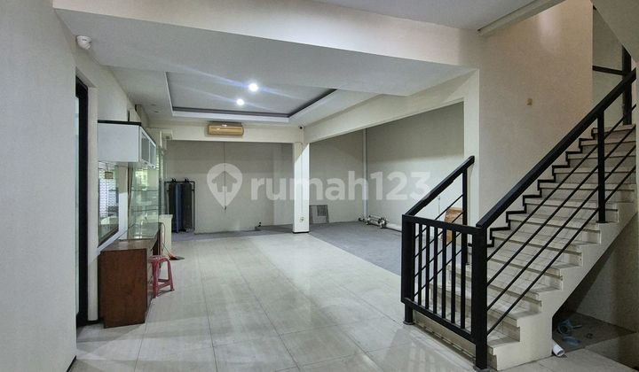 Disewakan Rumah di Jalan Utama Serenity Nginden 2