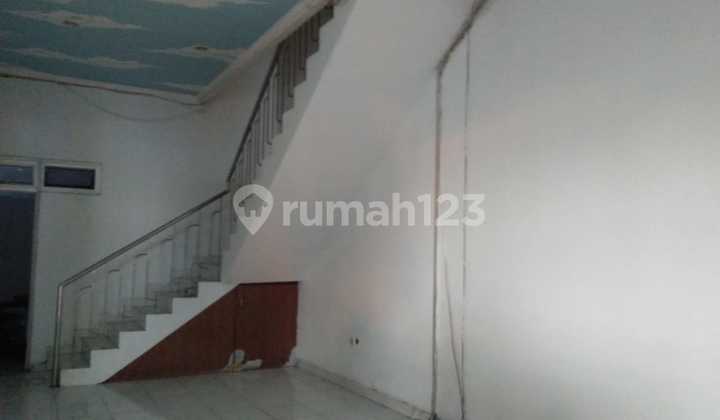 Strategic Ready-to-Use Shop House in the Heart of Yogyakarta City 2