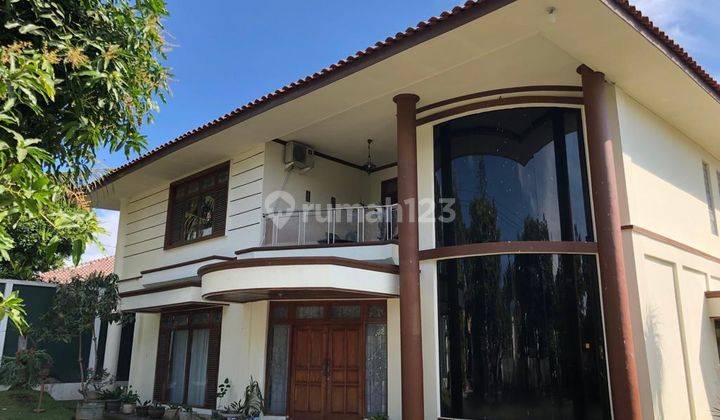 Rumah Mewah Tengah Kota Solo 1