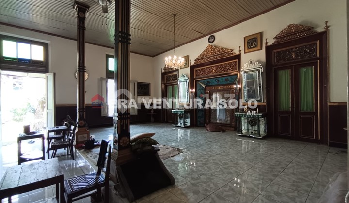 Rumah Lama Terawat Strategis Laweyan Solo