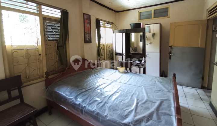 Well-Maintained Old House Strategic Laweyan Solo 2