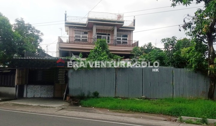 Rumah Strategis Tengah Kota Nusukan Solo
