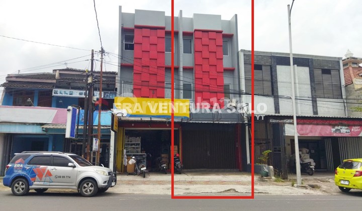 Ready-to-Occupy Strategic Shop House in Makamhaji, Kartasura 1