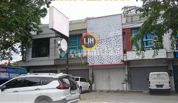 Strategic Shop House for Sale in Pleburan, Busy Area! 1