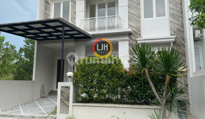 For Rent Comfortable 3-Storey House in Tembalang Area 1