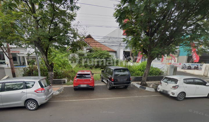 For rent, house suitable for restaurant on A Yani (12500-STA)