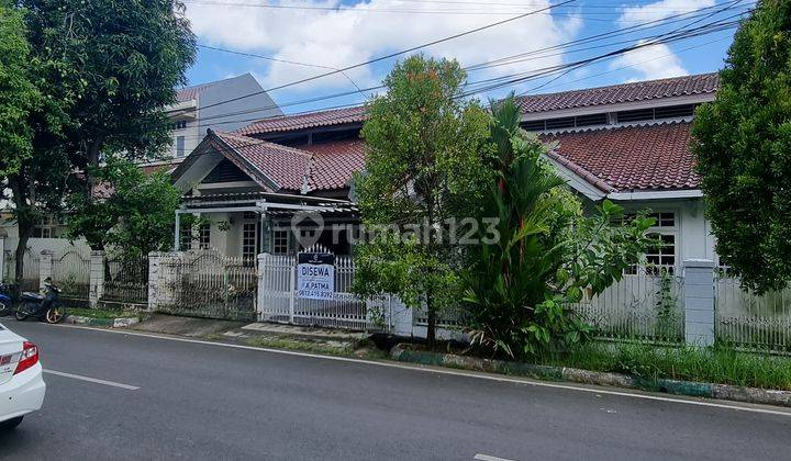 Rumah sewa di komp crysant Panakkukang 4