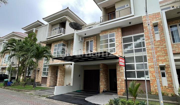 Rumah tiga lantai dalam kota lengkap perabot 2