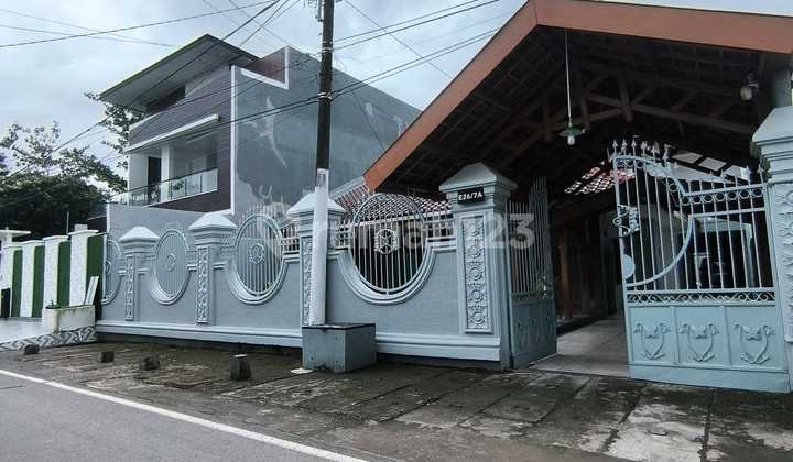 Rumah Tua Terawat di Hertasning Makassar
