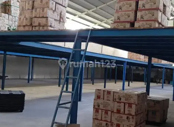 Gudang sewa ada loading dock 2