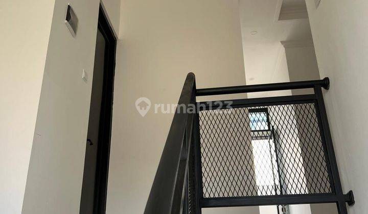 Rumah 2 Lantai SHM Baru di Kencana loka sektor 12 2