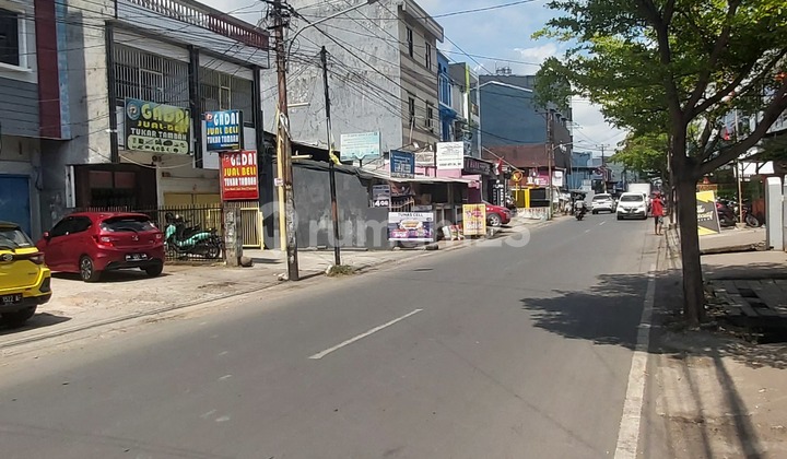Ruko 3 lantai dekat area penjual  Handphone jl.Rappocini 3