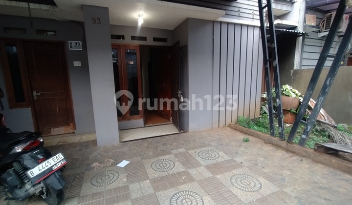 ANNUAL HOUSE FOR RENT IN A CLUSTER AT TNH BARU DEPOK NEAR THE HIGHWAY