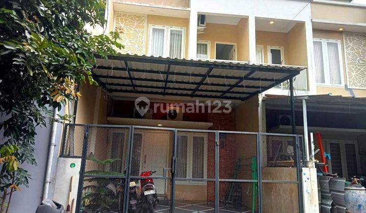 Rumah 2Lt di Kavling UI Barat, Tanah Baru Depok, Akses 2 Mobil 1